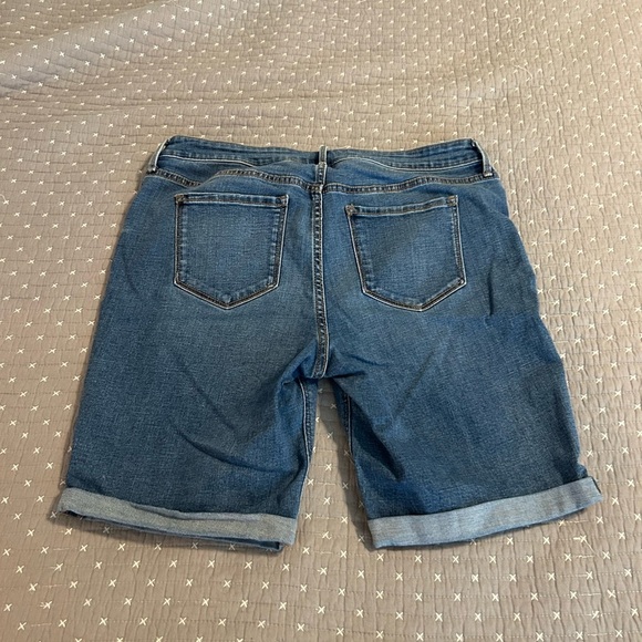 Old Navy Classic Denim Jean Shorts 14 - Picture 2 of 4